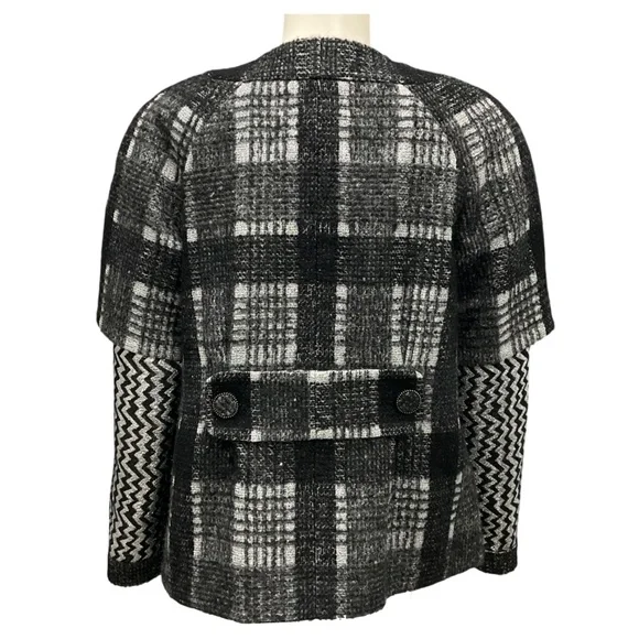 CHANEL BLACK / GREY / SILVER 2016 CC LOGO BUTTON FANTASY TWEED JACKET - Picture 3 of 6